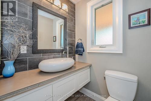 7 Oakwood Avenue, Guelph, ON - Indoor Photo Showing Bathroom