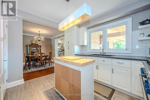 7 Oakwood Avenue, Guelph, ON - Indoor Photo Showing Kitchen
