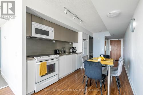 1802 - 75 Queens Wharf Road, Toronto, ON - Indoor