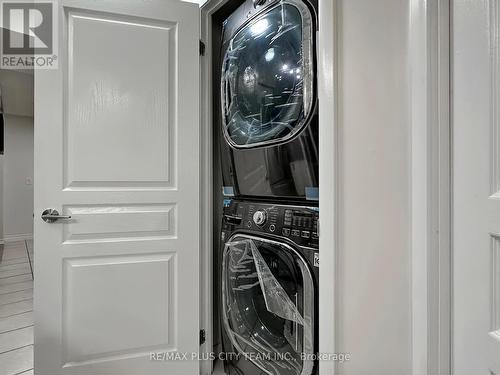 1201 - 18 Yonge Street, Toronto, ON - Indoor Photo Showing Laundry Room