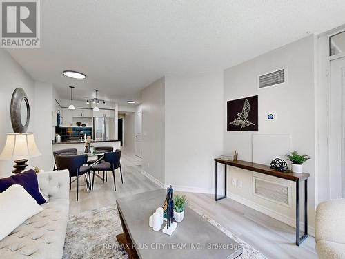 1201 - 18 Yonge Street, Toronto, ON - Indoor Photo Showing Living Room