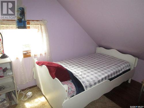 325 Centre Street, Coronach, SK - Indoor Photo Showing Bedroom