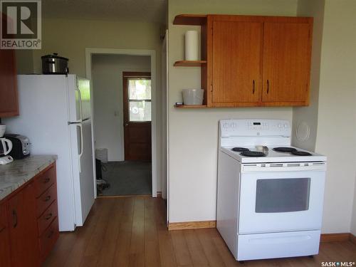 325 Centre Street, Coronach, SK - Indoor Photo Showing Kitchen