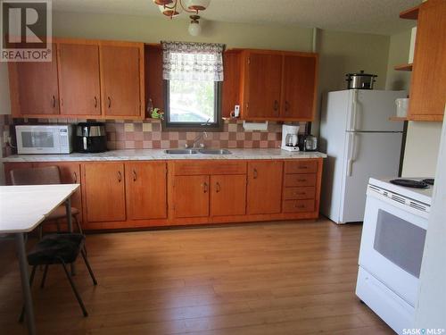 325 Centre Street, Coronach, SK - Indoor Photo Showing Kitchen With Double Sink