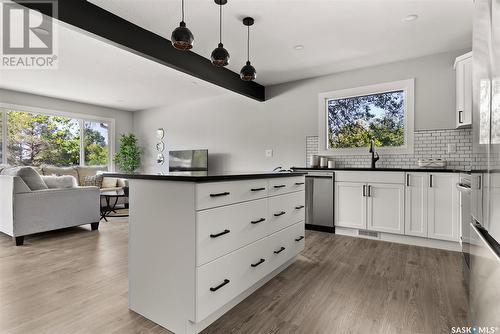 2179 Pasqua Street, Regina, SK - Indoor Photo Showing Kitchen With Upgraded Kitchen