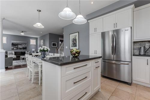 2309 Falling Green Drive, Oakville, ON - Indoor Photo Showing Kitchen With Upgraded Kitchen