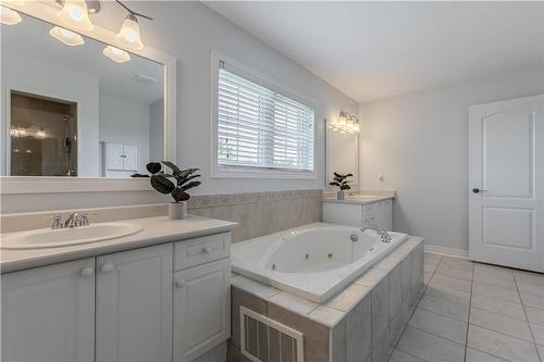 2309 Falling Green Drive, Oakville, ON - Indoor Photo Showing Bathroom