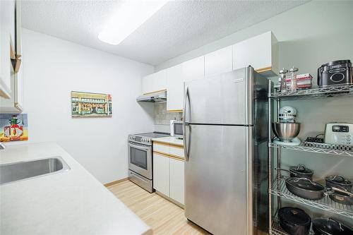 202 693 St Anne'S Road, Winnipeg, MB - Indoor Photo Showing Kitchen