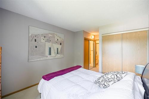 202 693 St Anne'S Road, Winnipeg, MB - Indoor Photo Showing Bedroom