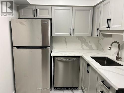 315 - 30 Greenfield Avenue, Toronto, ON - Indoor Photo Showing Kitchen