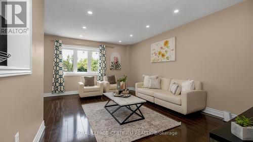 157 Kingknoll Drive, Brampton, ON - Indoor Photo Showing Living Room
