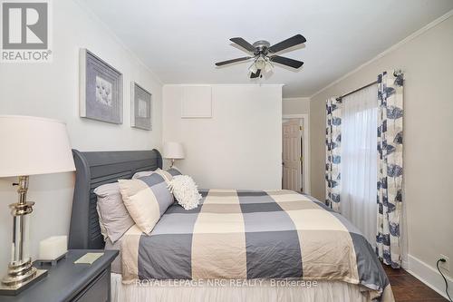 115 Elmwood Avenue, Fort Erie, ON - Indoor Photo Showing Bedroom