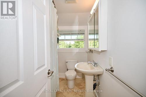 115 Elmwood Avenue, Fort Erie, ON - Indoor Photo Showing Bathroom