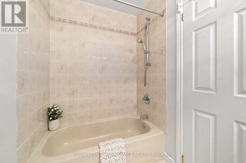 27 Stone Bridge Court, Belleville, ON - Indoor Photo Showing Bathroom