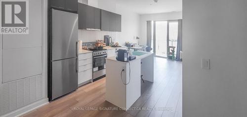 1007 - 8 Tippett Road, Toronto, ON - Indoor Photo Showing Kitchen