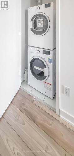 1007 - 8 Tippett Road, Toronto, ON - Indoor Photo Showing Laundry Room