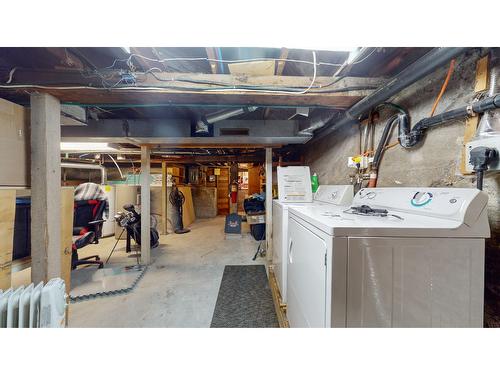 324 5Th Avenue S, Cranbrook, BC - Indoor Photo Showing Laundry Room