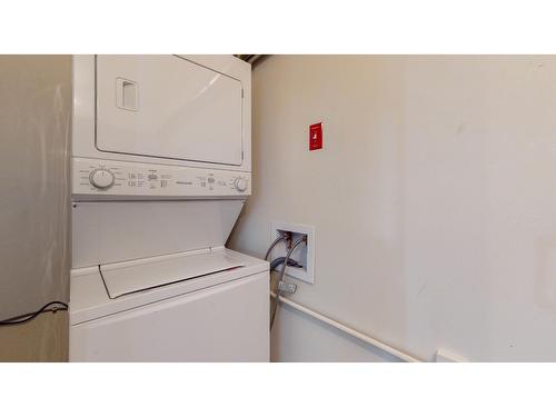 324 5Th Avenue S, Cranbrook, BC - Indoor Photo Showing Laundry Room