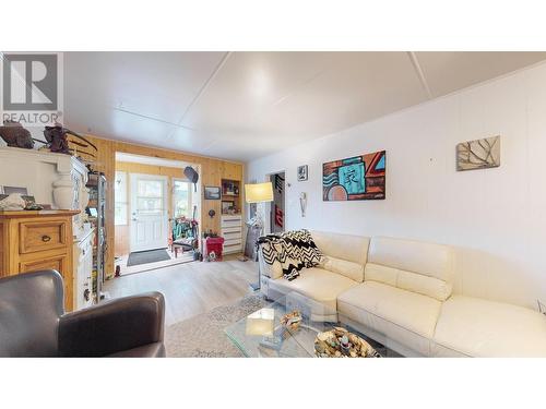 324 5Th  S Avenue, Cranbrook, BC - Indoor Photo Showing Living Room