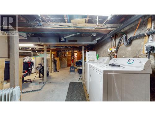 324 5Th  S Avenue, Cranbrook, BC - Indoor Photo Showing Laundry Room