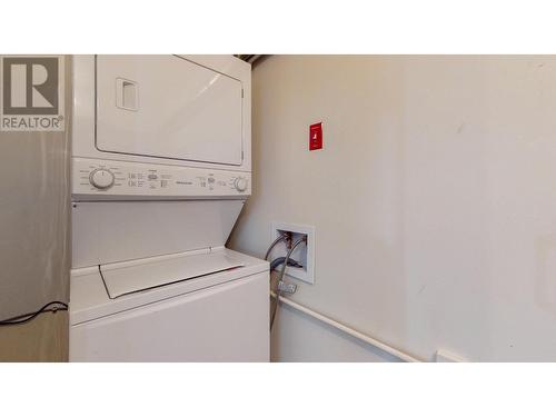 324 5Th  S Avenue, Cranbrook, BC - Indoor Photo Showing Laundry Room