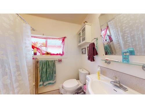 324 5Th Avenue S, Cranbrook, BC - Indoor Photo Showing Bathroom