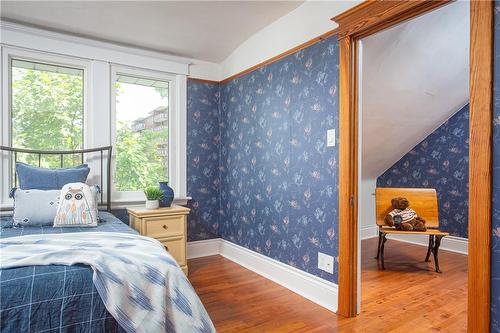 489 Aberdeen Avenue, Hamilton, ON - Indoor Photo Showing Bedroom