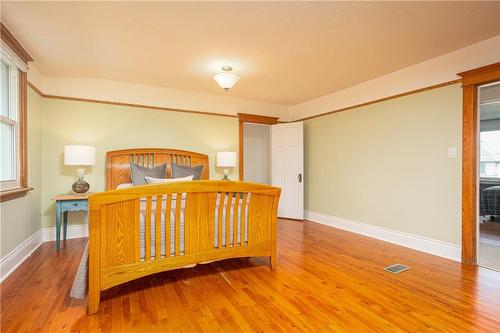 489 Aberdeen Avenue, Hamilton, ON - Indoor Photo Showing Bedroom