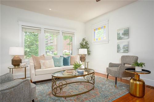 489 Aberdeen Avenue, Hamilton, ON - Indoor Photo Showing Living Room