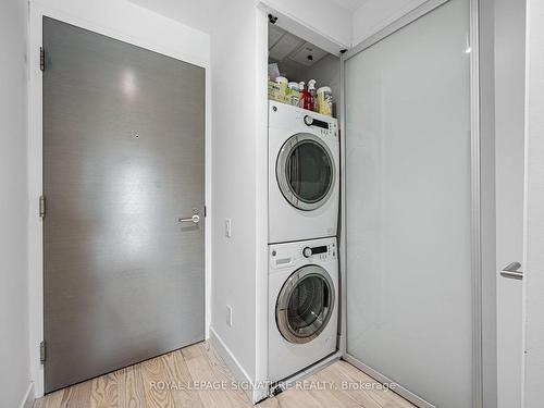 804-25 Stafford St, Toronto, ON - Indoor Photo Showing Laundry Room