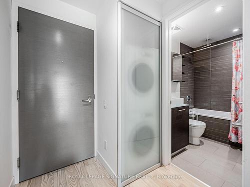 804-25 Stafford St, Toronto, ON - Indoor Photo Showing Bathroom