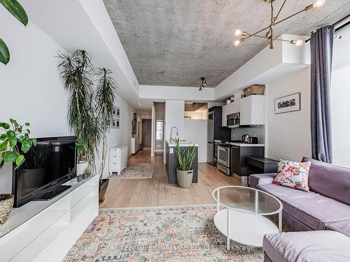 804-25 Stafford St, Toronto, ON - Indoor Photo Showing Living Room