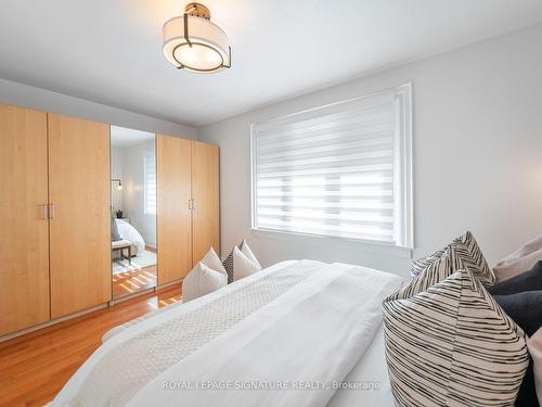 112 Booth Ave, Toronto, ON - Indoor Photo Showing Bedroom