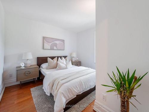 112 Booth Ave, Toronto, ON - Indoor Photo Showing Bedroom