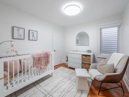 112 Booth Ave, Toronto, ON - Indoor Photo Showing Bedroom