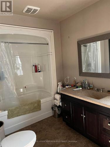 37 Mckay Street, Gauthier, ON - Indoor Photo Showing Bathroom