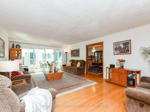 2477 Islington Ave, Toronto, ON - Indoor Photo Showing Living Room