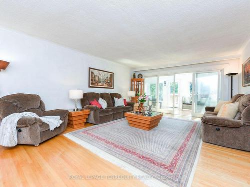 2477 Islington Ave, Toronto, ON - Indoor Photo Showing Living Room