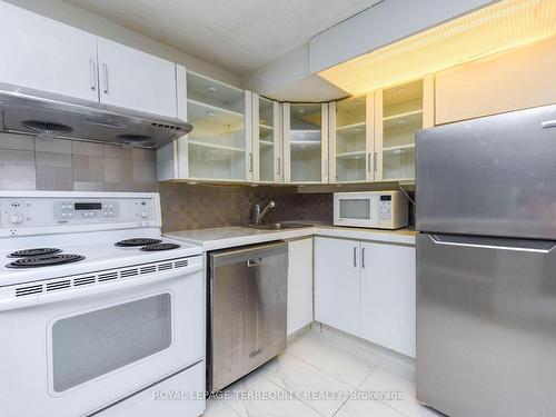 2477 Islington Ave, Toronto, ON - Indoor Photo Showing Kitchen