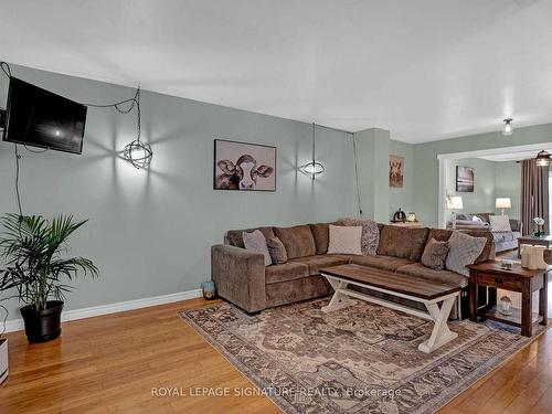 19 Quinlan Dr, Port Hope, ON - Indoor Photo Showing Living Room