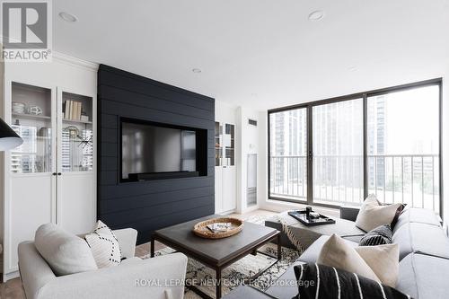 803 - 100 Upper Madison Avenue, Toronto, ON - Indoor Photo Showing Living Room