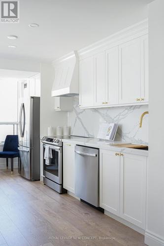 803 - 100 Upper Madison Avenue, Toronto, ON - Indoor Photo Showing Kitchen