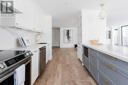 803 - 100 Upper Madison Avenue, Toronto, ON - Indoor Photo Showing Kitchen