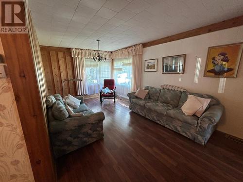 469 2Nd Avenue, Kimberley, BC - Indoor Photo Showing Living Room