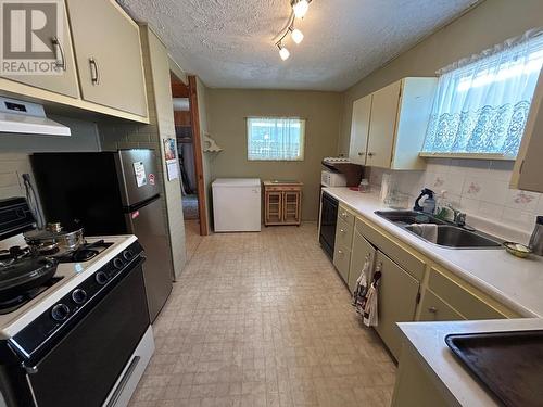 469 2Nd Avenue, Kimberley, BC - Indoor Photo Showing Kitchen With Double Sink