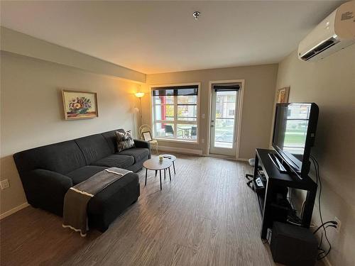 220 670 Hugo Street, Winnipeg, MB - Indoor Photo Showing Living Room