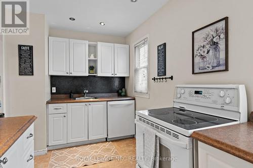 5432 Houck Drive, Niagara Falls, ON - Indoor Photo Showing Kitchen
