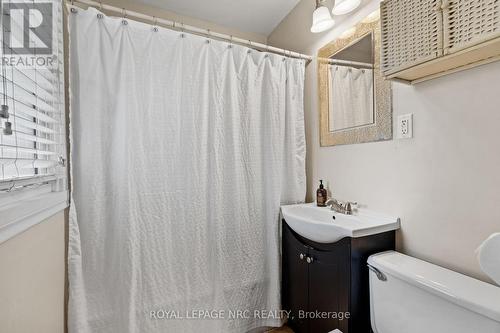 5432 Houck Drive, Niagara Falls, ON - Indoor Photo Showing Bathroom