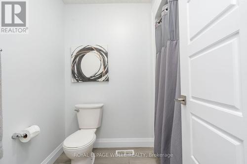 920 River Ridge Court, Waterloo, ON - Indoor Photo Showing Bathroom