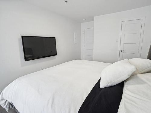 Master bedroom - 103-16000 Rue Sherbrooke E., Montréal (Rivière-Des-Prairies/Pointe-Aux-Trembles), QC - Indoor Photo Showing Bedroom